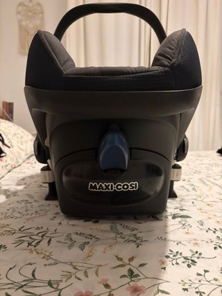Maxi-cosi huevito con adaptadores bugaboo