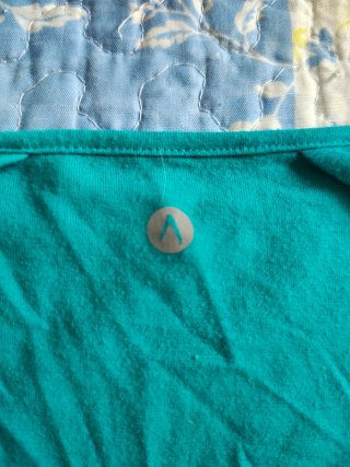 Camiseta deportiva verde azulado