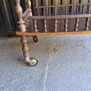 Mesa camarera de madera