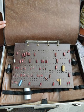 Lote componentes radio antiguos válvulas etc