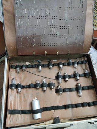 Lote componentes radio antiguos válvulas etc