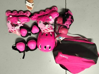 Conjunto patines niña 6-7 años + protecciones