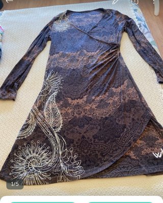 Vestido cruzado Desigual marrón estampado