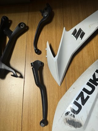 Despiece Suzuki: Carenado, Espejos, Manetas