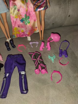 Lote de 3 Barbies con accesorios
