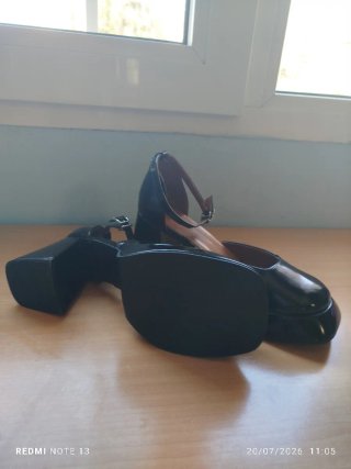 Zapatos de salón negros con plataforma