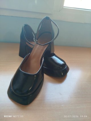 Zapatos de salón negros con plataforma