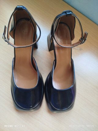 Zapatos de salón negros con plataforma