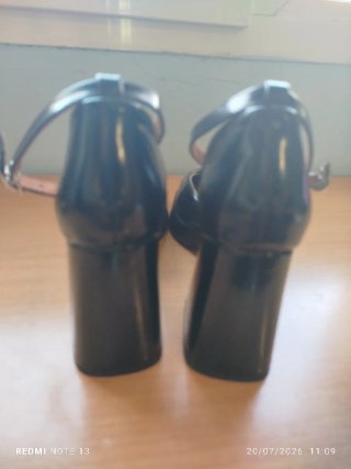 Zapatos de salón negros con plataforma