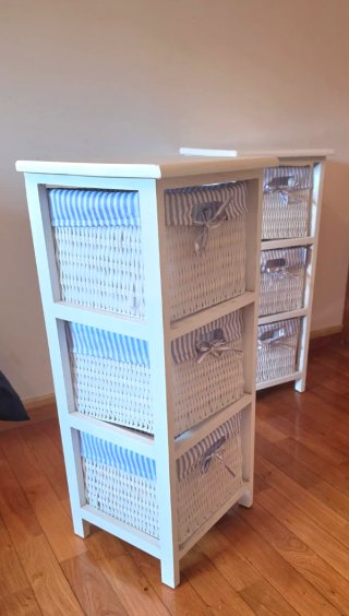 Cajoneras auxiliares de mimbre con forro