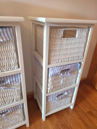 Cajoneras auxiliares de mimbre con forro