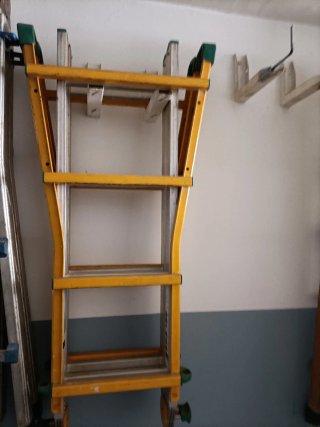 Escalera aluminio 4 peldaños