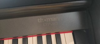 Piano digitale con banco e cuffie
