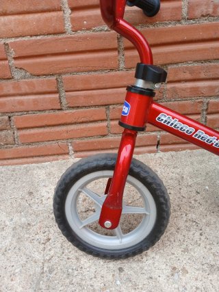 Bicicleta de equilibrio roja Chicco