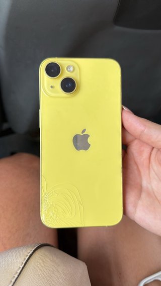 iPhone amarillo