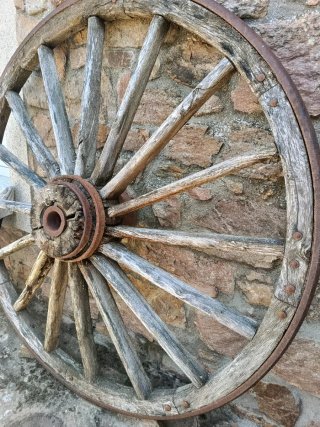 Rueda de Carro Antigua Madera y Hierro