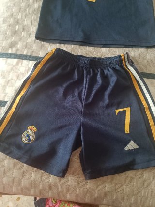 Equipación Real Madrid Infantil. No es original.