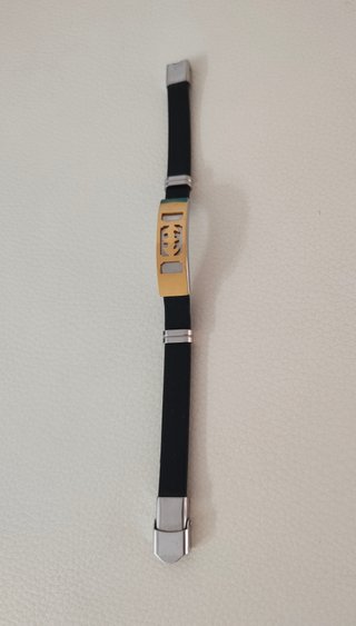Pulsera caucho negro y acero con diseño