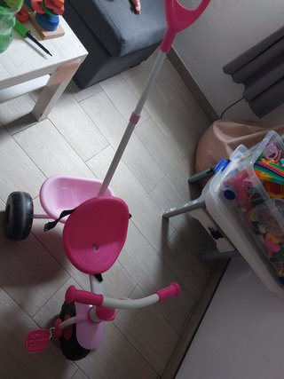 Triciclo rosa para niños