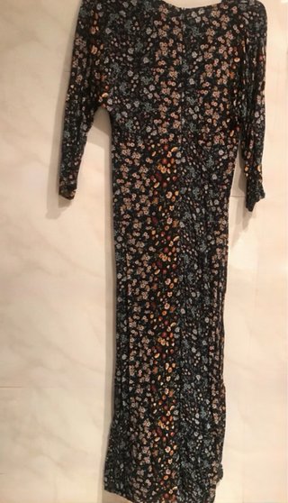 Vestido largo floral Stradivarius con abertura