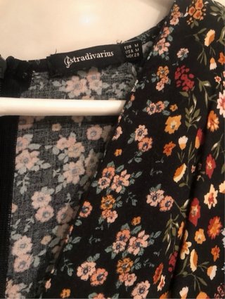 Vestido largo floral Stradivarius con abertura