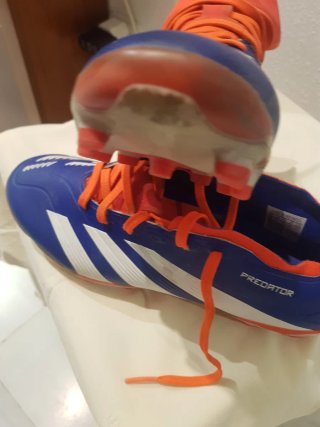 Zapatillas Adidas Futbol. Buen estado. Azul Naranj