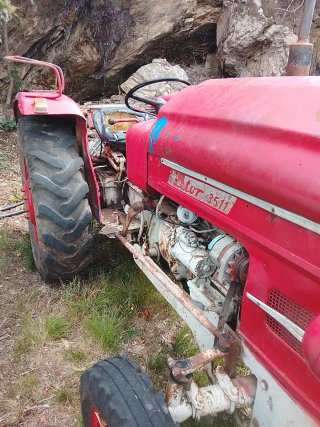 Tractor Rojo zetor