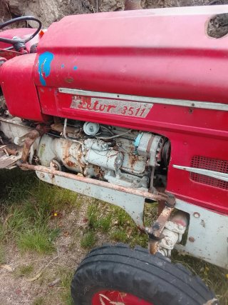 Tractor Rojo zetor