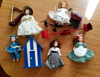 Set di 5 Bambole in Porcellana Vintage + Accessori