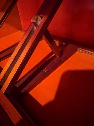 Atril de madera para libros