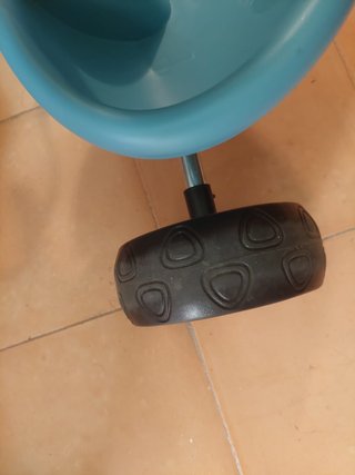 TRICICLO CON BARRA PARA DIRIGIRLO