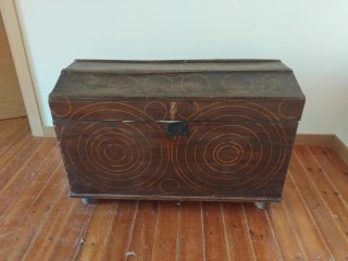 Baúl antiguo de madera