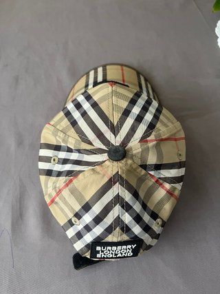 Gorra Burberry Beige y Marrón