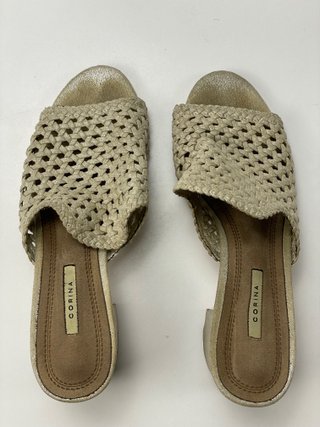 Sandalias Corina T38 Tacón Trenzado Beige Dorado