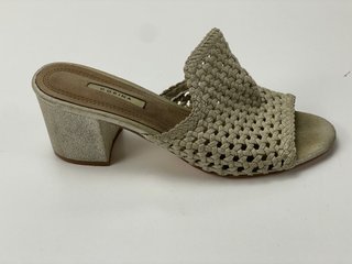 Sandalias Corina T38 Tacón Trenzado Beige Dorado