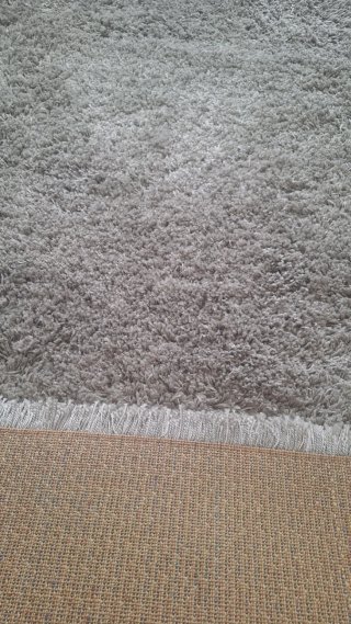 Alfombra gris de poliéster