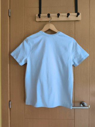Camiseta azul básica