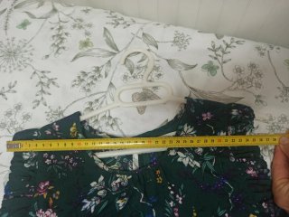 Camisa verde con estampado floral