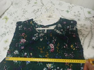 Camisa verde con estampado floral