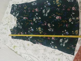 Camisa verde con estampado floral