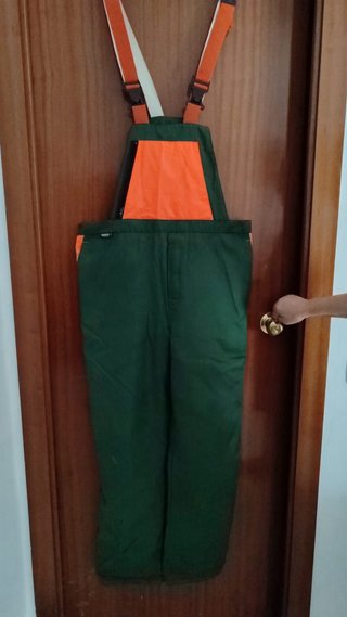 Pantalón de trabajo anti corte verde y naranja