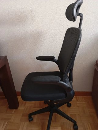Silla ergonómica de oficina negra