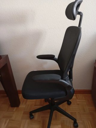 Silla ergonómica de oficina negra