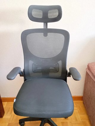 Silla ergonómica de oficina negra