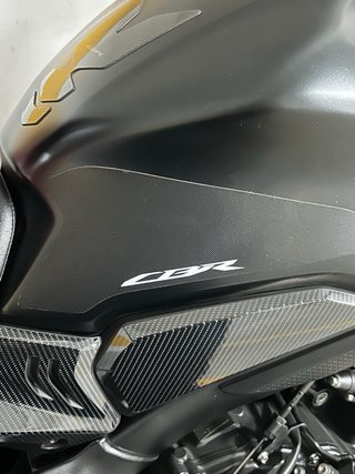 Honda CBR650R con e-clutch + Pack Racing (95cv)