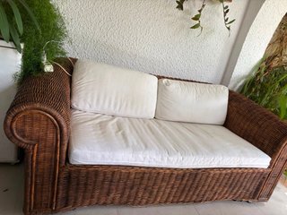 Sofá de mimbre para terraza