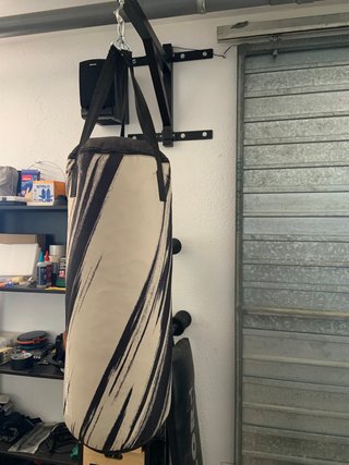 Saco de boxeo con soporte de pared