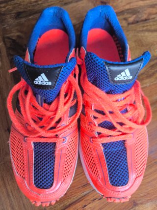 Zapatillas rápidas Adidas adizero mana 7. Talla 40
