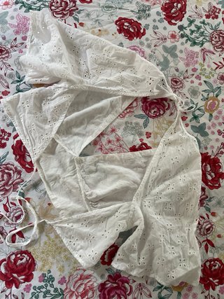 Blusa blanca con espalda abierta