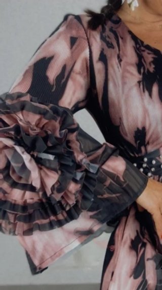 Vestido fiesta volante negro y rosa